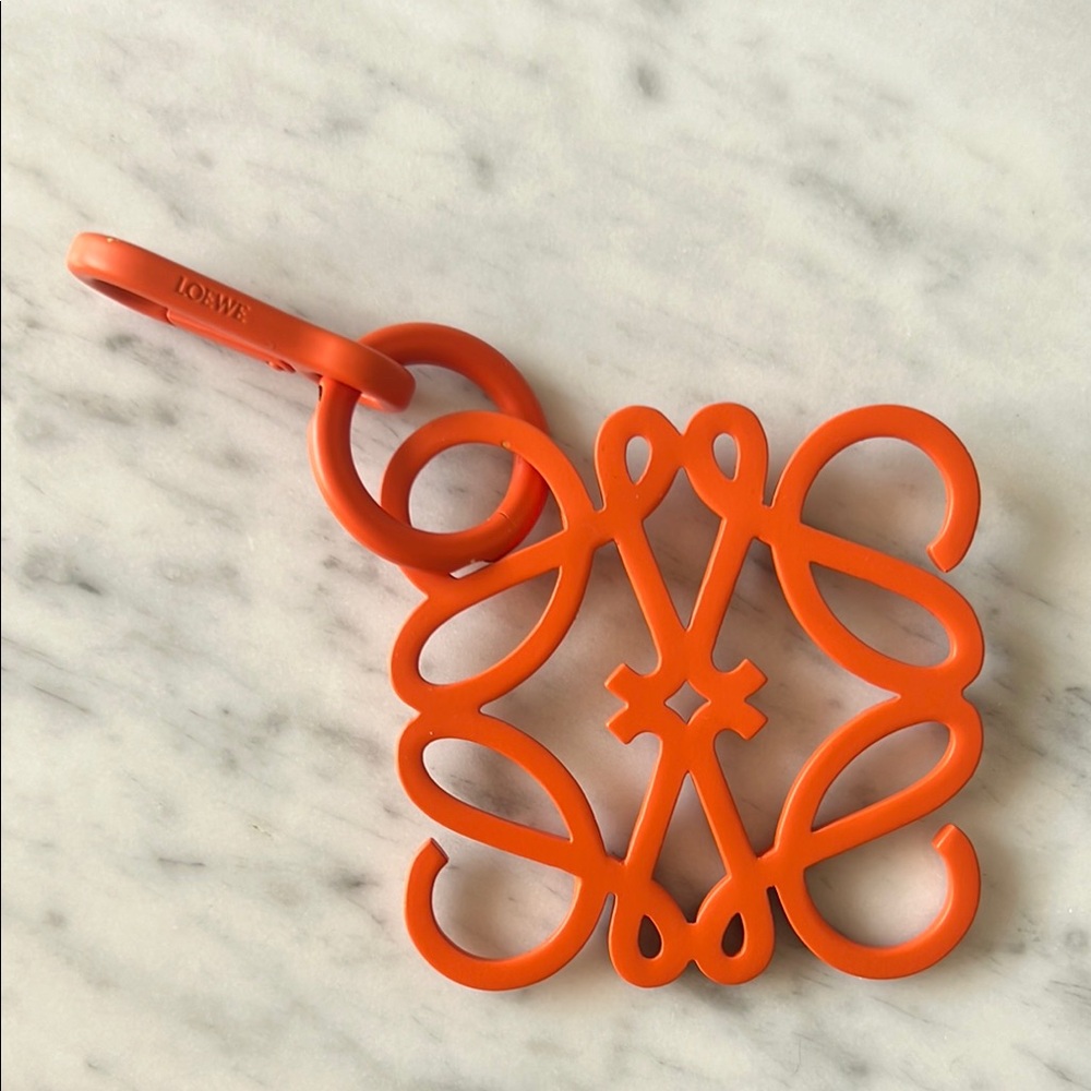 Loewe Vibrant Orange Keychain NWT - Picture 5 of 10